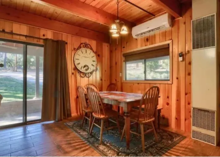Knotty Pines Lodge
