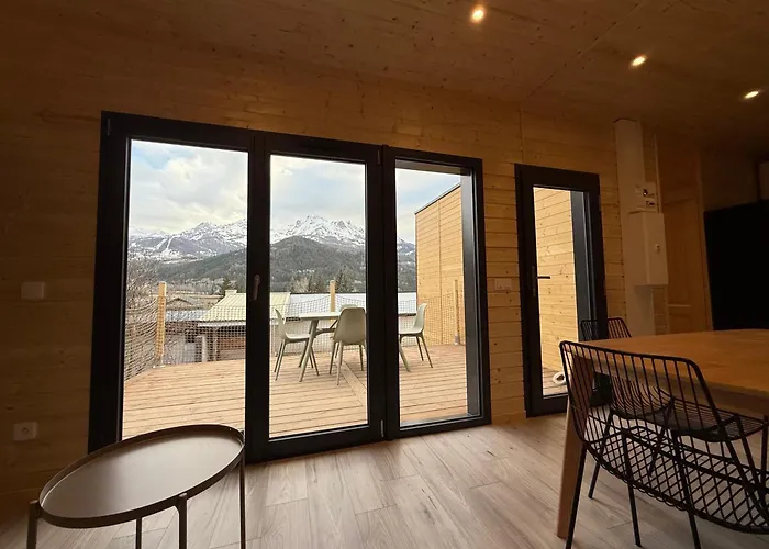 Petit Chalet neuf avec jardin - La montagne Sud