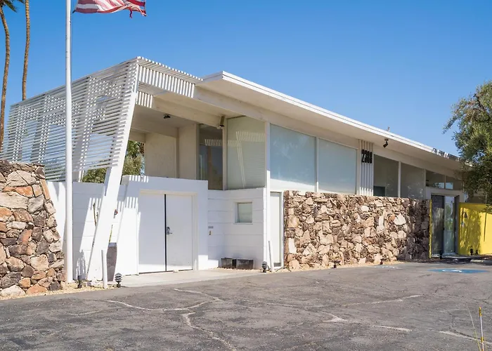 Monkey Tree By Avantstay Mid-Century Modern Oasis With Pool