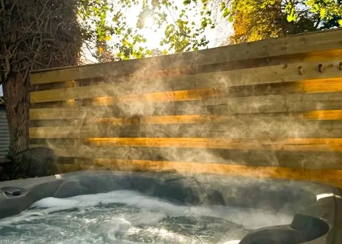 Morrigan 7-Hot Tub-Pet Friendly-Boutique-Perthshire-Families