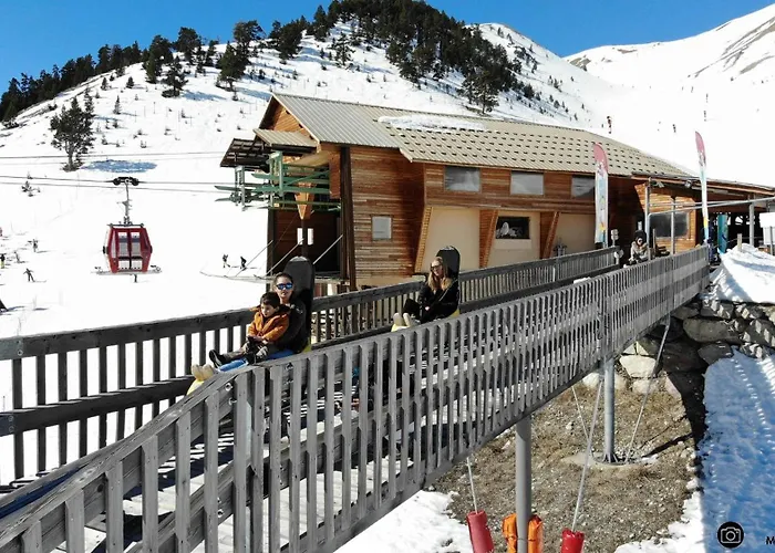 Prestigious Chalet For 18 Guests, Pool & Jacuzzi, Close To Slopes And Resort Center