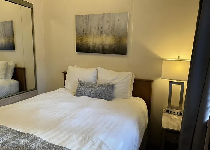 2Br Retreat With Mountain Views