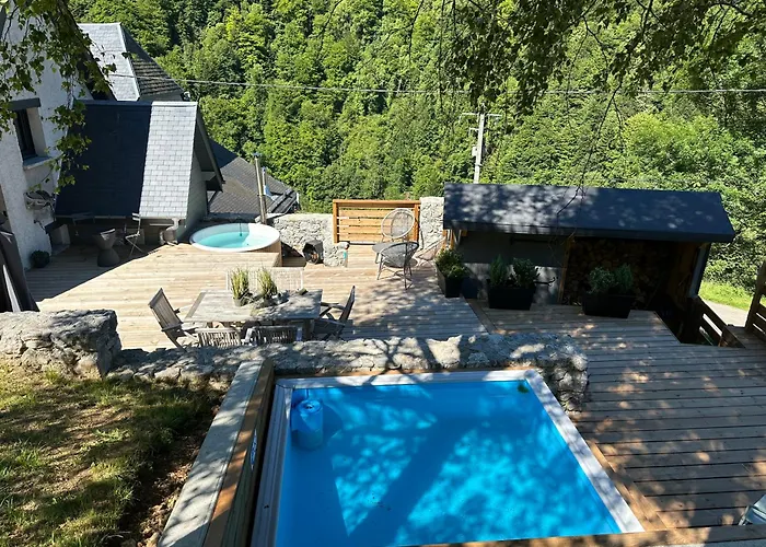 Chalet rénové - 5 pers - Grande terrasse - bain nordique à jets - Piscine