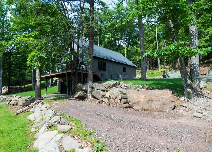 Modern Chalet With Hot Tub And Lake Access