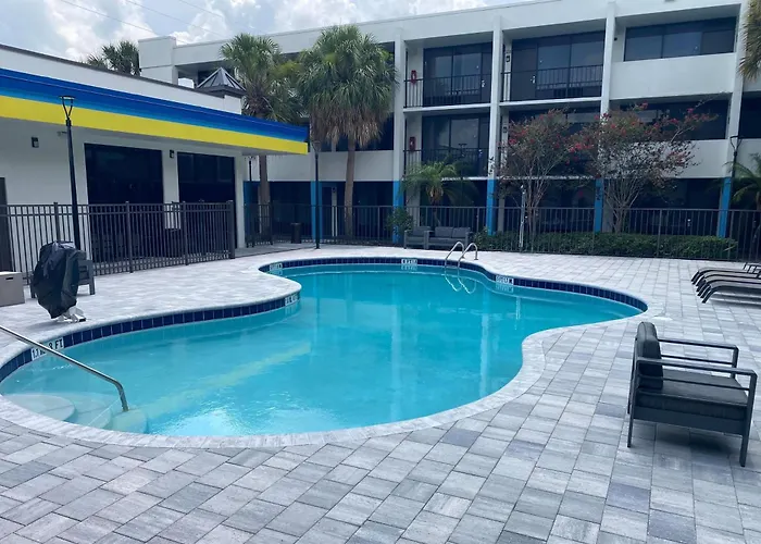 Motels Days Inn & Suites By Wyndham Orlando Airport