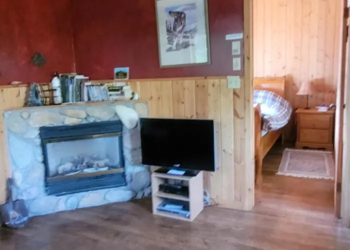 Beautiful Cabin Near Radium Hot Springs With Private Hot Tub