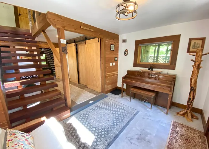 Mountain Lodge Retreat, Near New Paltz & Hikes