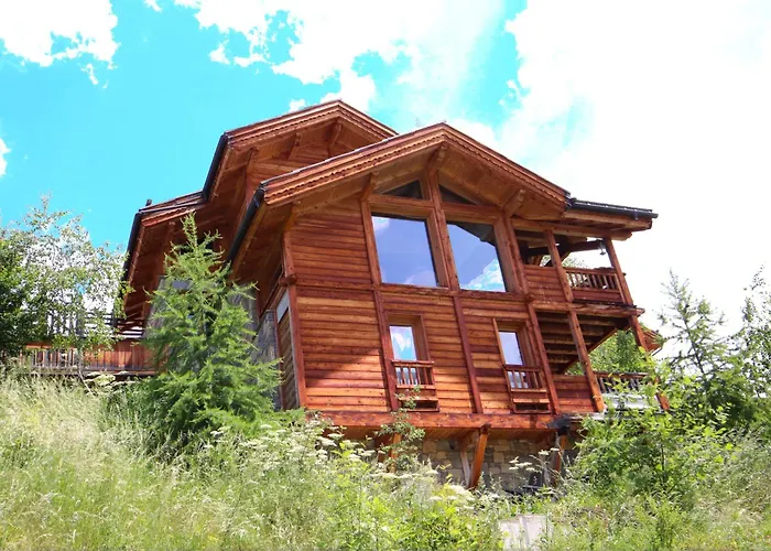 Charming Chalet W/ Mountain & Slope Views, Jacuzzi