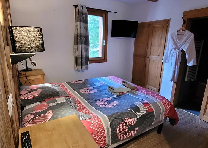 Slope-Side Chalet W/Jacuzzi, Home Cinema, For 16 Guests