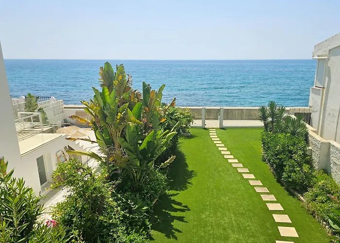 Golden Bay Beach House By Lica