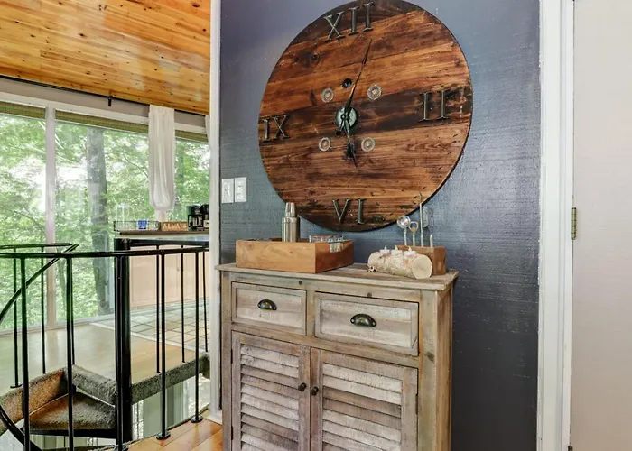 Treetopper Hideaway - A Relaxing Chic Bungalow