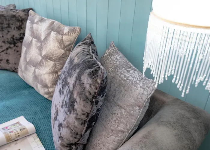 Lucy Lou, Charming Holiday Bungalow In Devon