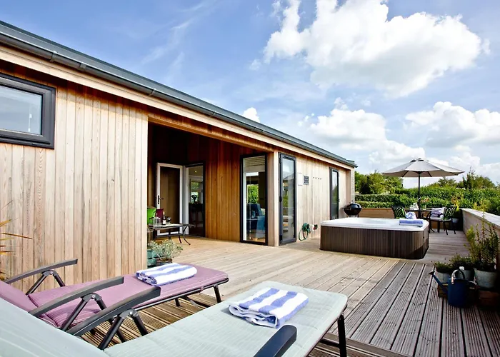 Perry Lodge, Strawberryfield Park - Hot Tub - Free Parking & Wifi