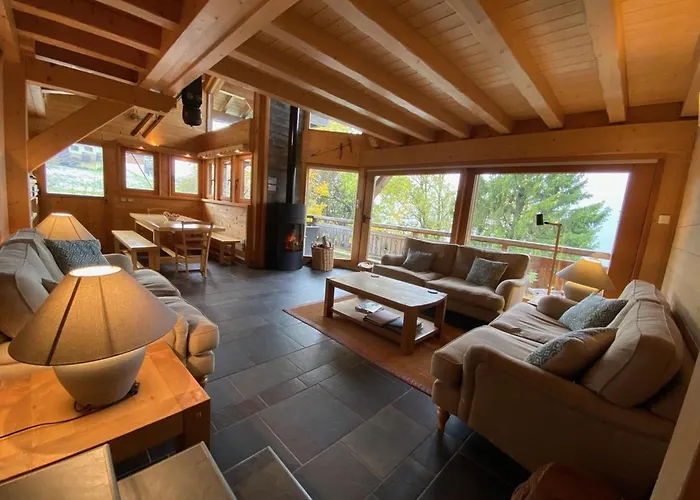 Chalet cosy 12 pers. à 1km des pistes, 5 ch., WiFi, cheminée, abri voiture - FR-1-572-30