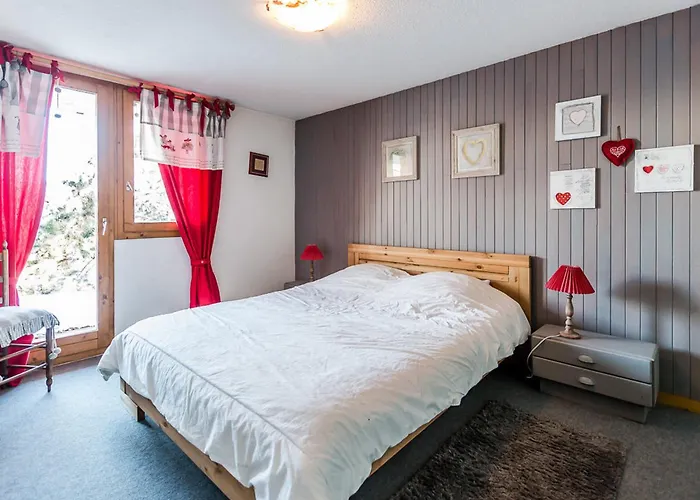 Superbe chalet 10 pers avec terrasse, jardin et parking à 2 min des pistes – Montchavin - FR-1-329-87