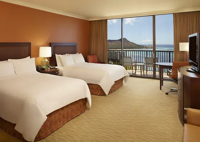 Luxury hotel only: Hilton Hawaiian Village Waikiki Beach Resort