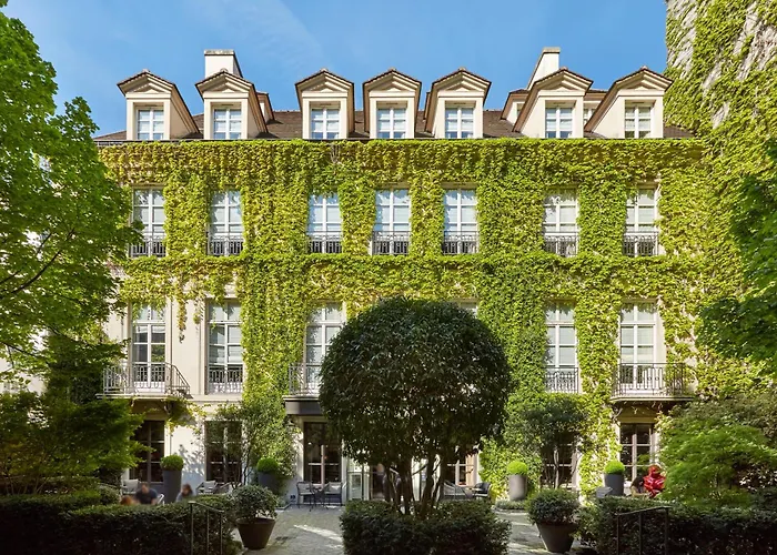 Spa Hotel: Le Pavillon De La Reine & Spa, Place Des Vosges