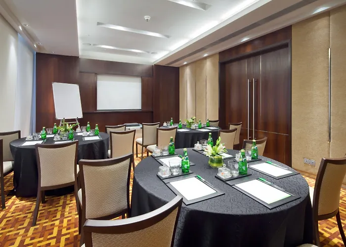 Сity center hotels Holiday Inn Mumbai International Airport By Ihg