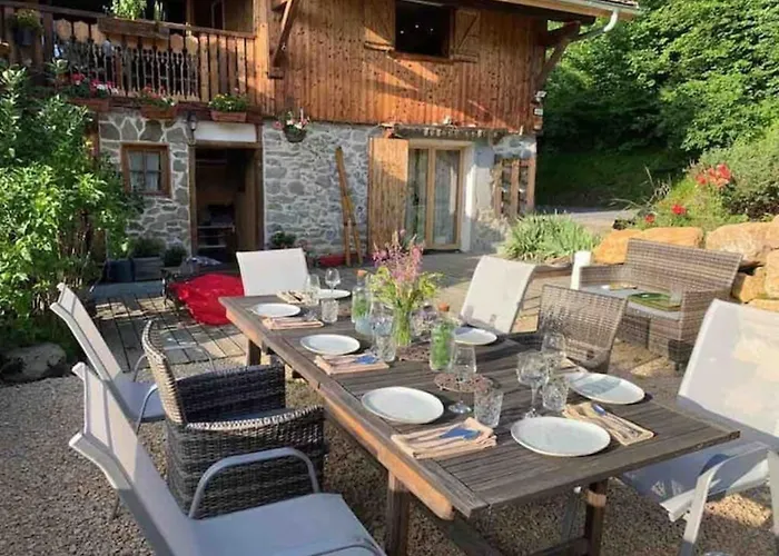 Savoyard Farmhouse - Sleeps 14 Garden & Parking