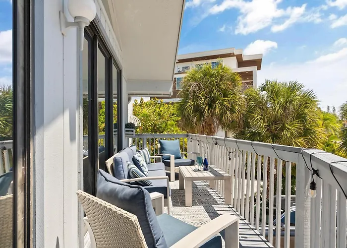 Beach Rd, 300Ft To Beach Access & 500Ft To Siesta Key Village, 2Bdr & Studio