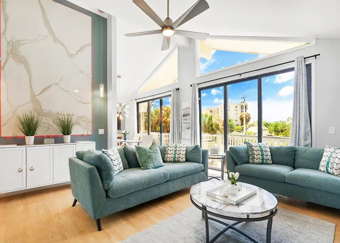 Beach Rd, 300Ft To Beach Access & 500Ft To Siesta Key Village, 2Bdr