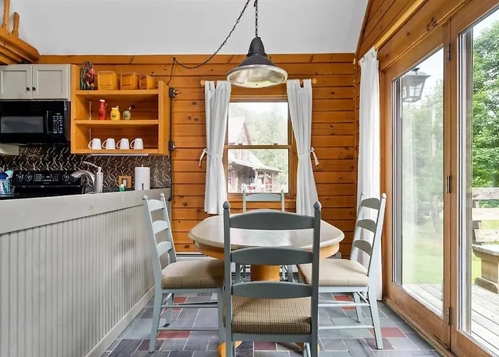 Charming Vermont Log Cabin