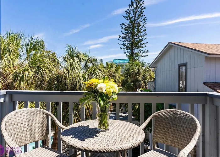 Beach Rd, 300Ft To Beach Access & 500Ft To Siesta Key Village, 2Bdr & Studio