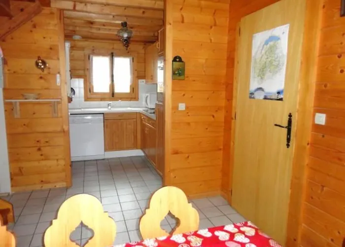 Chalet 3 Chambres 8 Pers, 800m Pistes, Parking Couvert, Poêle à Bois, Quartier Calme - FR-1-572-224