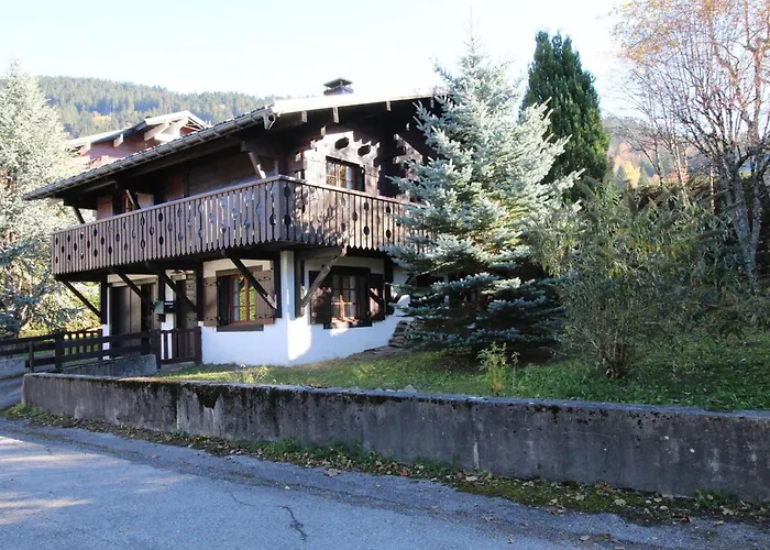 Chalet 4 chambres sur pistes débutants avec balcon et parking, à 350m des commerces - FR-1-572-196