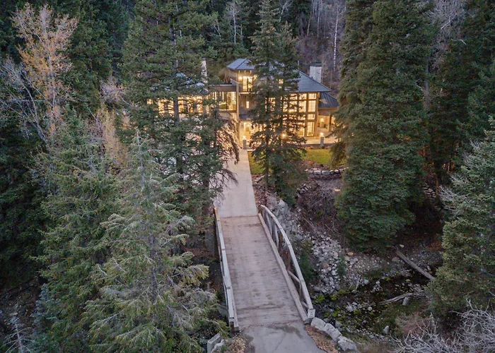Pont De Reves: Luxe Sundance Riverfront Chateau
