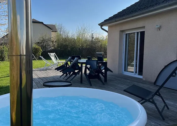 House With Outdoor Jacuzzi