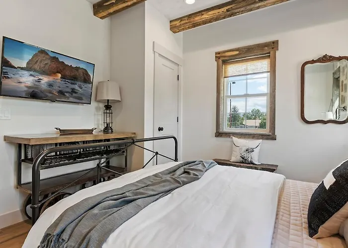Springer Farmhouse - Charming Loft Near Park City & Sundance Ski Resorts