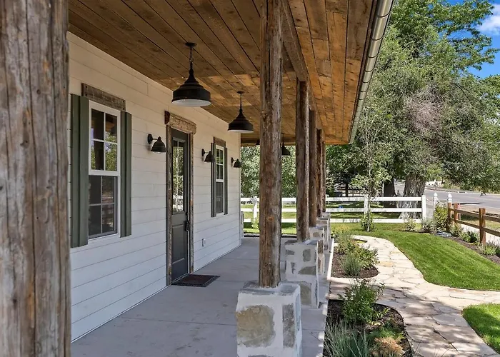 Springer Farmhouse - Charming Loft Near Park City & Sundance Ski Resorts