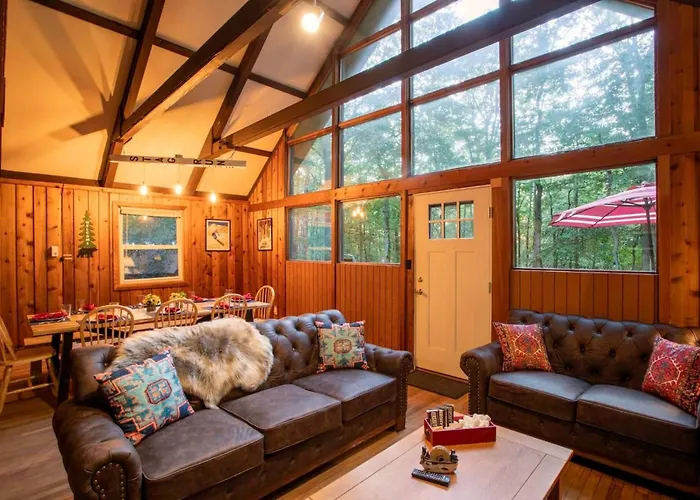 Gorgeous Chalet In The Poconos W/ Hot Tub!