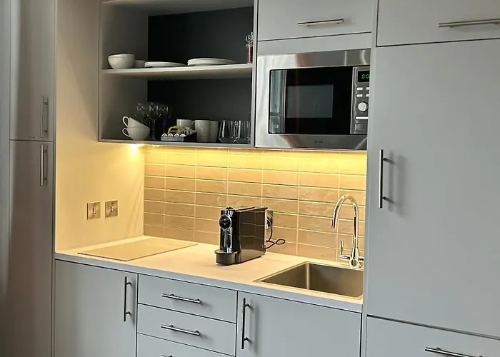 Hotel with view: Heeton Concept Aparthotel Edinburgh Queen Street