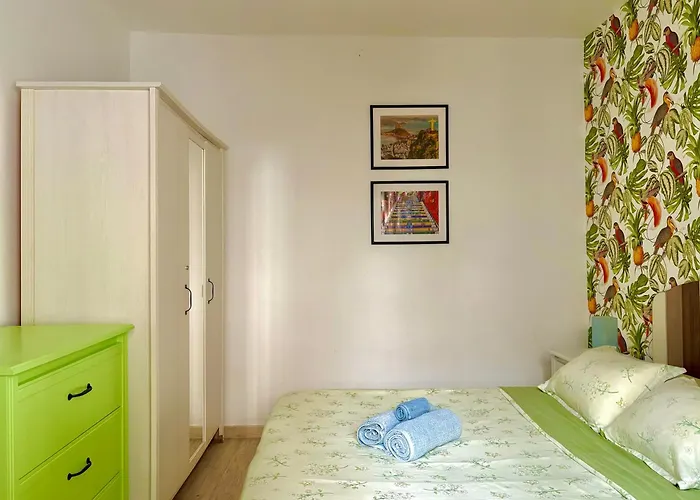 Quiet 3-Bedroom House Near Town Hall & Centre