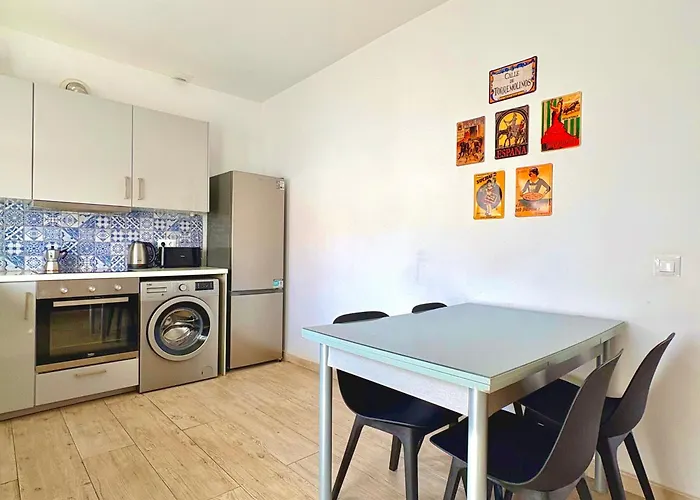 Quiet 3-Bedroom House Near Town Hall & Centre