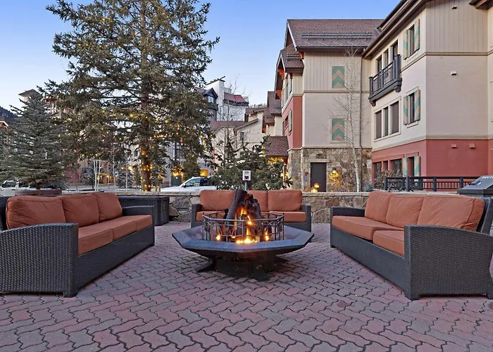 Lion Square Lodge East 313