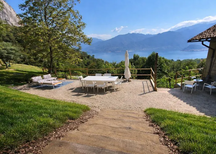 Chalet Como Lake - Nature Retreat, Foot Access Only