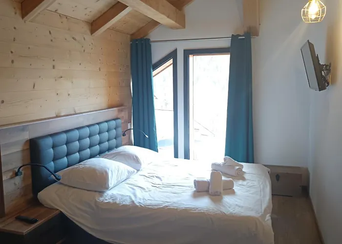 Chalet Kelly