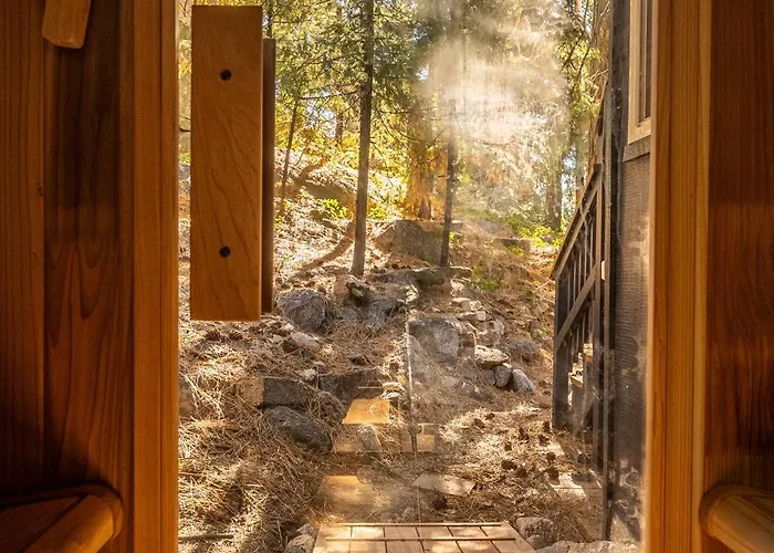 Lightfoot Cabin Mid-Century Perfect Romantic Getaway Hot Tub Sauna