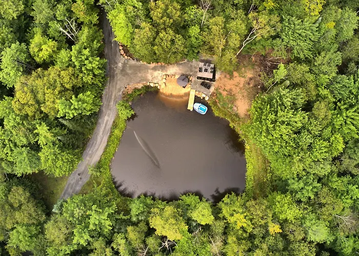 Kallm Mont-Tremblant Luxury Chalet With Sauna, Hot Tub, Private Beach & Pond On 8Acre Estate