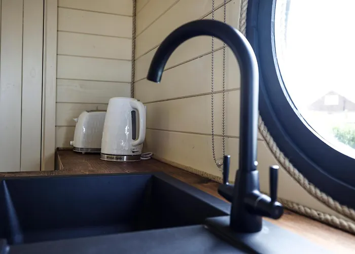 Spring Tide Cliff Top Glamping Pod With Direct Sea Views