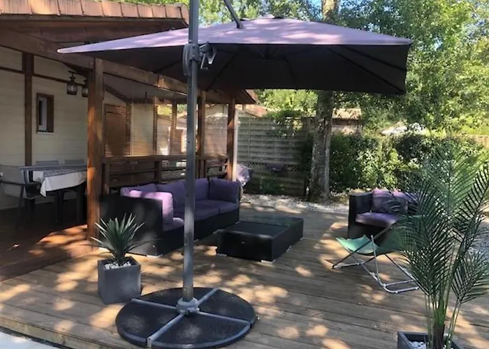 Les Flots dAZzURe –Chalet piscine loisirs
