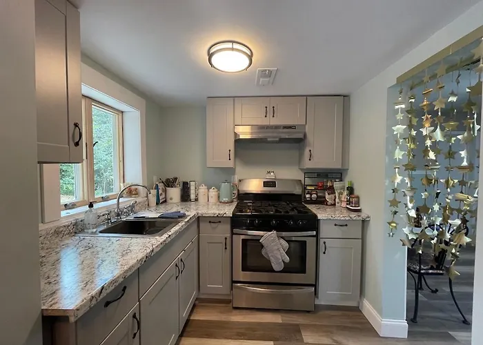 Cheerful Two Bedroom Bungalow Near Mountain Creek
