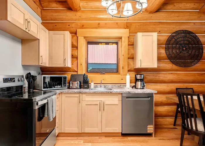 Rustic Cabin Hideaway With Bbq Fire Pit And Mtn Views