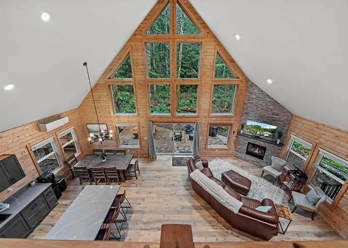 Lux Rainier Chalet With Hot Tub, Sauna-Fireplace, Wifi