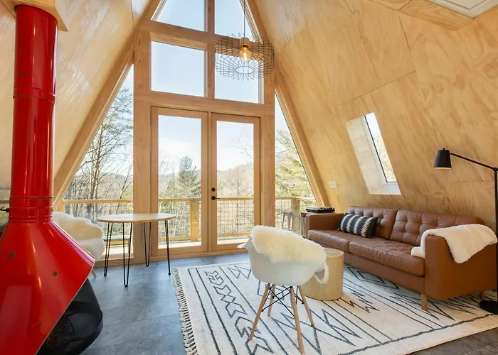 Romantic New A-Frame Cabin, Views, Hot Tub!