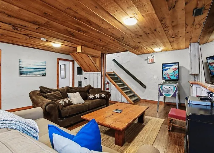 Northview-Blue Mountain-Sauna-Firepit-Balcony-Parking