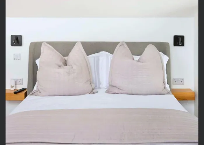 Uno St Ives - Luxury Serviced Accommodation